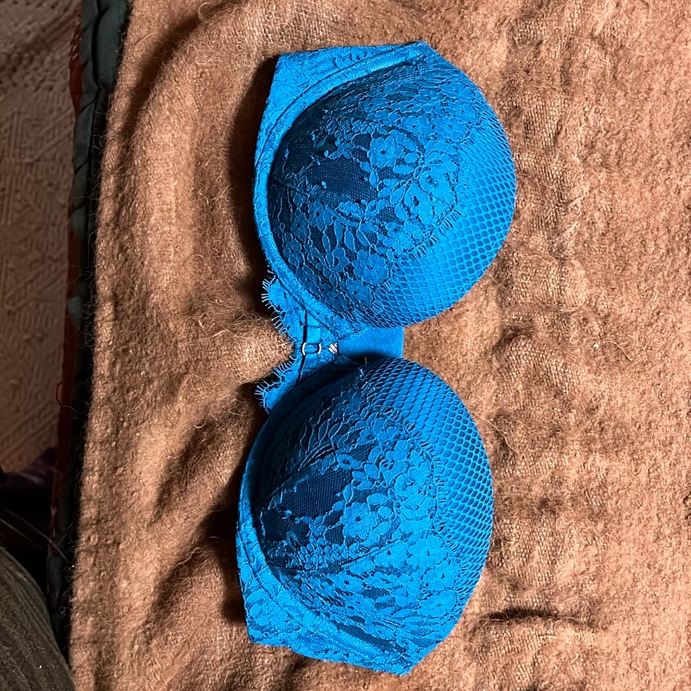 Strapless 32d Victoria secret bra